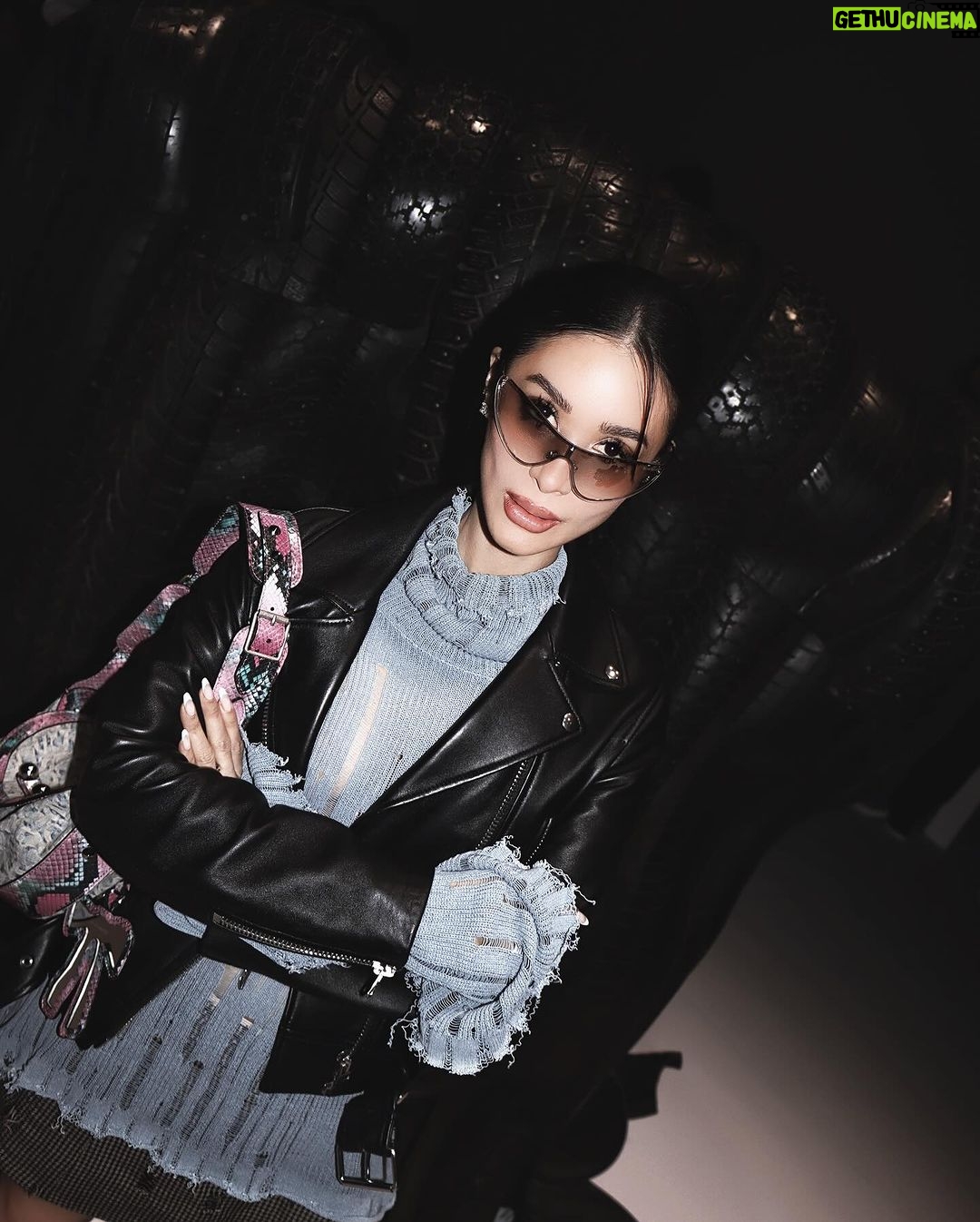 Heart Evangelista - 137.9K Likes - Warning: may cause serious @acnestudios obsession ⚠️⚠️👏🏻
📸 @melzyquah for @deargentlefolk
#AcneStudios #PFW #ParisFashionWeek