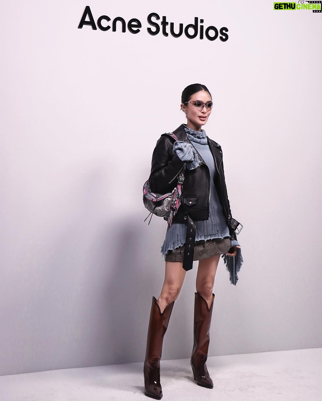 Heart Evangelista - 137.9K Likes - Warning: may cause serious @acnestudios obsession ⚠️⚠️👏🏻
📸 @melzyquah for @deargentlefolk
#AcneStudios #PFW #ParisFashionWeek