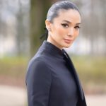 Heart Evangelista Instagram - A page from my diary 🫶🏼📝 With all my HEART this goes out to YOU❤️‍🩹💝❤️ Xoxo Heart Brighter than the stars @dior @mariagraziachiuri 💫👏🏻🖤#DIOR #MariaGraziaChiuri #PFW #ParisFashionWeek Directed and written by 🫶🏼❤️ Me 🎀 @izasim 🎀 @ghilsayo 🎥 @edward.berthelot Paris, France