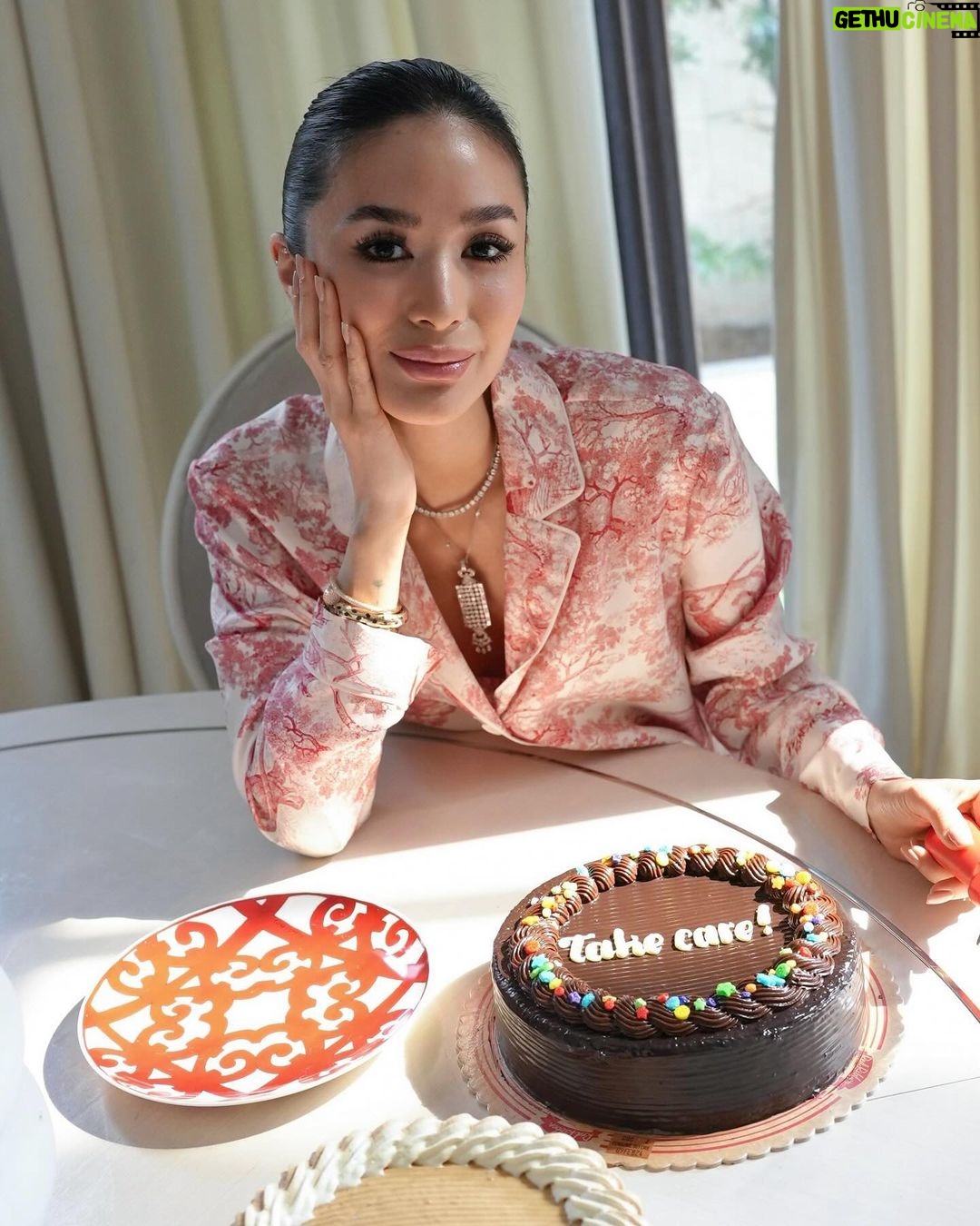 Heart Evangelista Instagram - ✨ All-New @redribbonbakeshop Round Dedication Cake! Same delightful flavors, stunning new look! 🎂 Delight in Chocolate for candy-colorful, chocolate-rich birthdays or Creamy Caramel for caramel-filled decadent gatherings. Get your dedication written on these cakes you love, now in its new round shape! 🍰 Available in all Red Ribbon stores—takeout, pickup, or delivery! Order via Red Ribbon App, Delivery Website: order.redribbon.ph and Hotline #87777. Make every day sweet! 🎉 #RedRibbonRoundDedicationCake