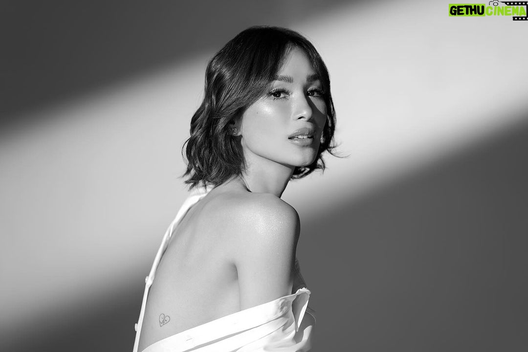 Heart Evangelista Instagram - Power stems from awareness ✨ I am a powerful woman because I know exactly who I am. I understand my changing needs and I choose where to channel my energy. Ultherapy is designed to fit our uniqueness. 💛 It’s never a one-size fits all! Each treatment is hyper-personalized, directing the ultrasound energy where you need it most. Here’s your chance to experience Ultherapy and reveal your radiant beauty! Follow @UltherapyPH, answer the question “WHAT IS YOUR POWER?” on the February 14 post, tag 2 friends, and end with the hashtags #ThePowerofU #HeartxUltherapyPH #MyPowerisU We’re extending our Ultherapy giveaway til March 15! 💛 Don’t miss this incredible opportunity to experience a hyper-personalized treatment to reveal your radiant beauty!