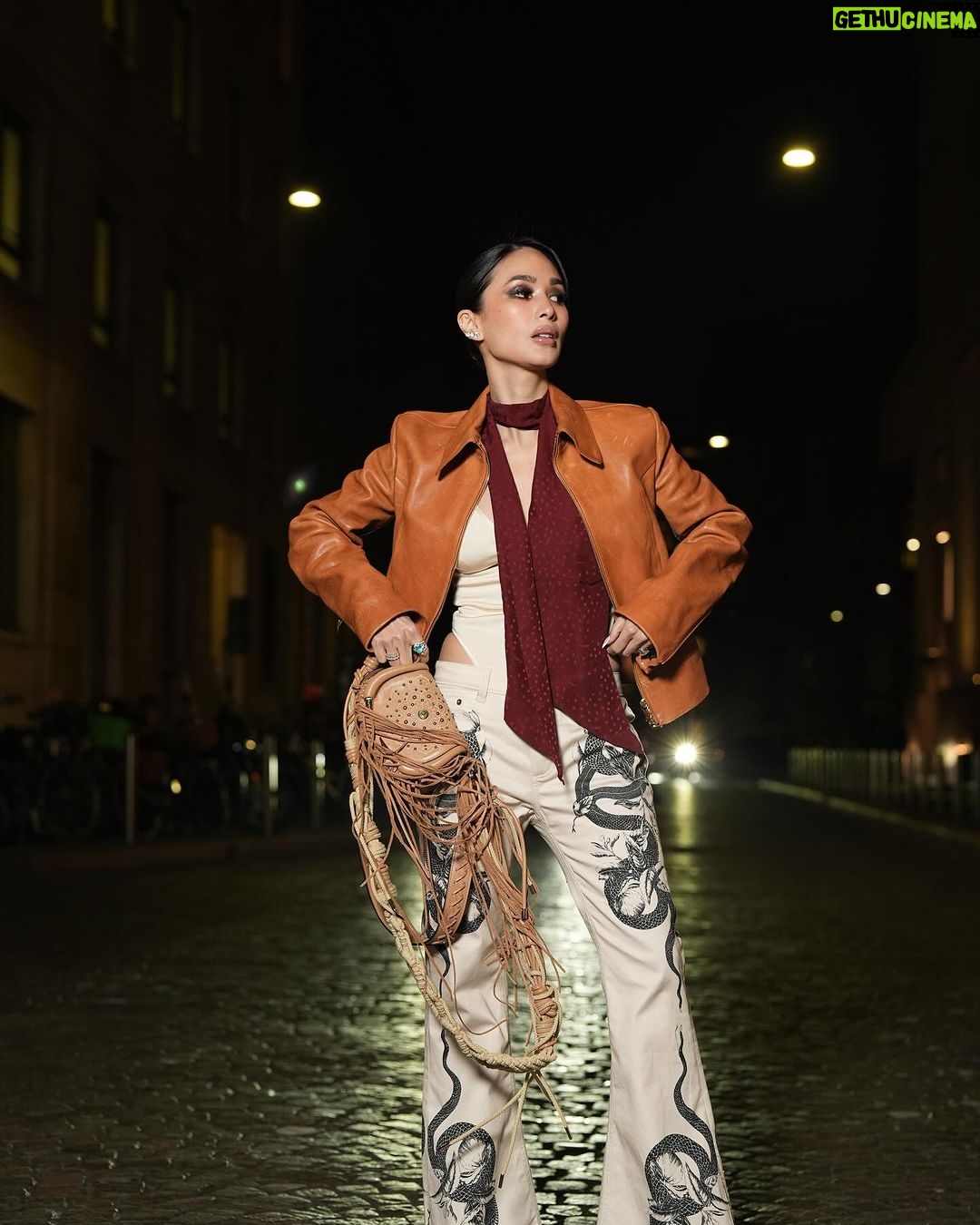 Heart Evangelista Instagram - Time to make it count πβ‘οΈπ«Άπ» @robertocavalli π«Άπ» #RobertoCavalliFW2425 #RobertoCavalliMarbleous #MFW #MilanFashionWeek πΈ @edward.berthelot @ataparis_ Milan, Italy