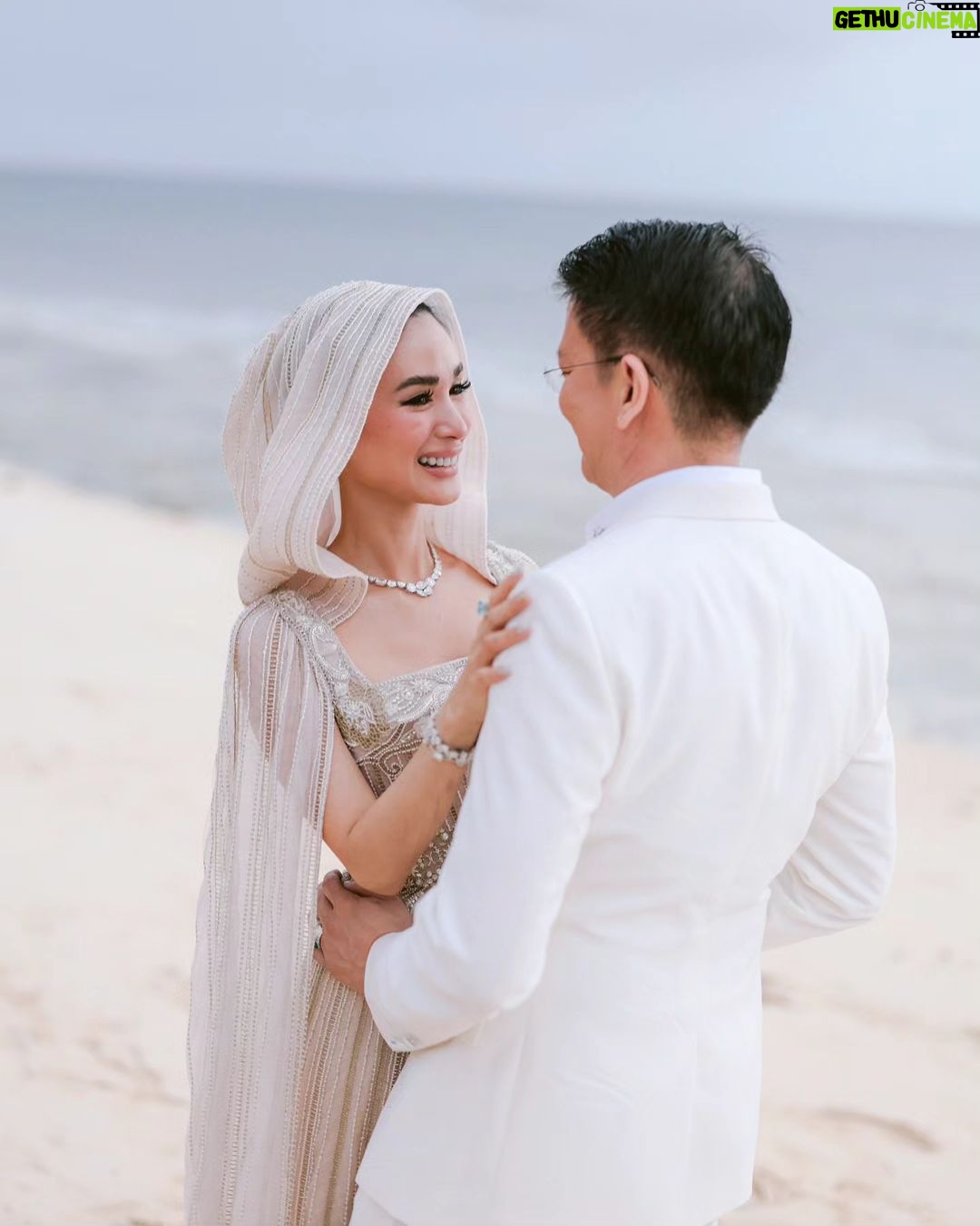 Heart Evangelista - 307.9K Likes - Such a joy shooting you guys again.
Congratulations Heart and Chiz!