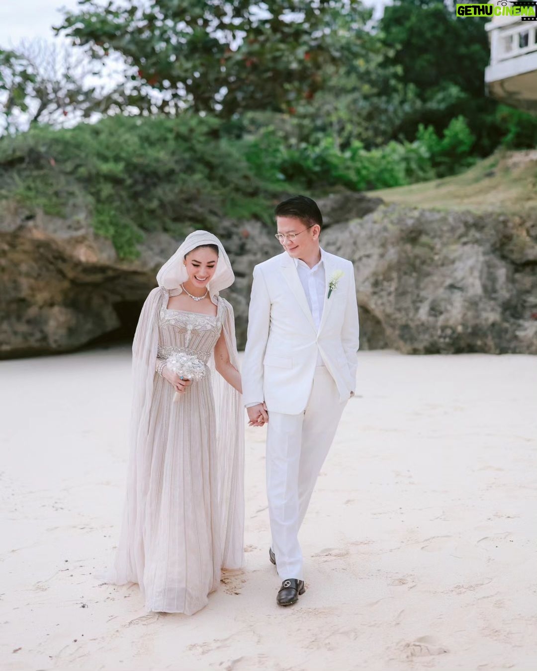 Heart Evangelista - 307.9K Likes - Such a joy shooting you guys again.
Congratulations Heart and Chiz!