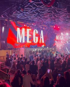 Heart Evangelista Instagram - Make it BIG ❤️‍🔥 make it @megamagazine ❤️‍🔥🥂 💃🏻 @michaelleyva_