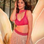 Heena Achhra Instagram - Magic of Sangeet 🎵is in the air 💥 . . . #radhafromsoty #heerachhra #pink #glitter #bollywoodfan