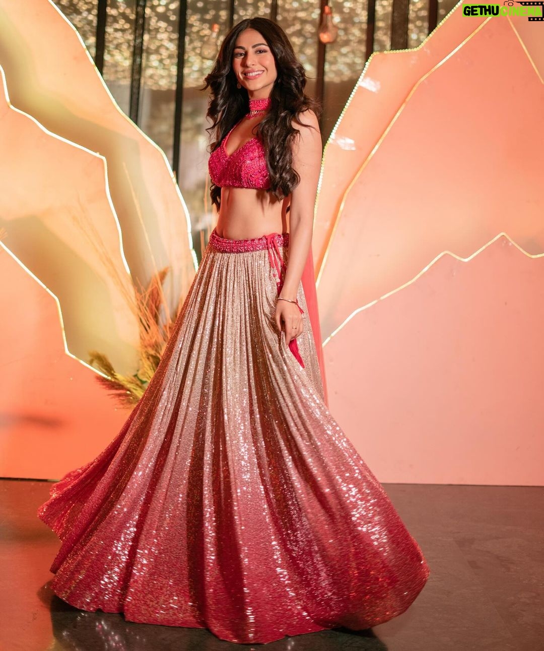 Heena Achhra Instagram - Magic of Sangeet 🎵is in the air 💥 . . . #radhafromsoty #heerachhra #pink #glitter #bollywoodfan