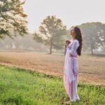 Heena Achhra Instagram - Rooh ka sukoon 🌾🌸 Happy Lohri 💛💝 . . . #heerachhra #punjabikudi #farmlife