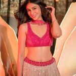 Heena Achhra Instagram - Magic of Sangeet 🎵is in the air 💥 . . . #radhafromsoty #heerachhra #pink #glitter #bollywoodfan