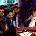 Heidi Klum Instagram - Only one dream team will reign supreme @howiemandel @v.unbeatable_official_india @ramadhanibrothersofficial #AGT