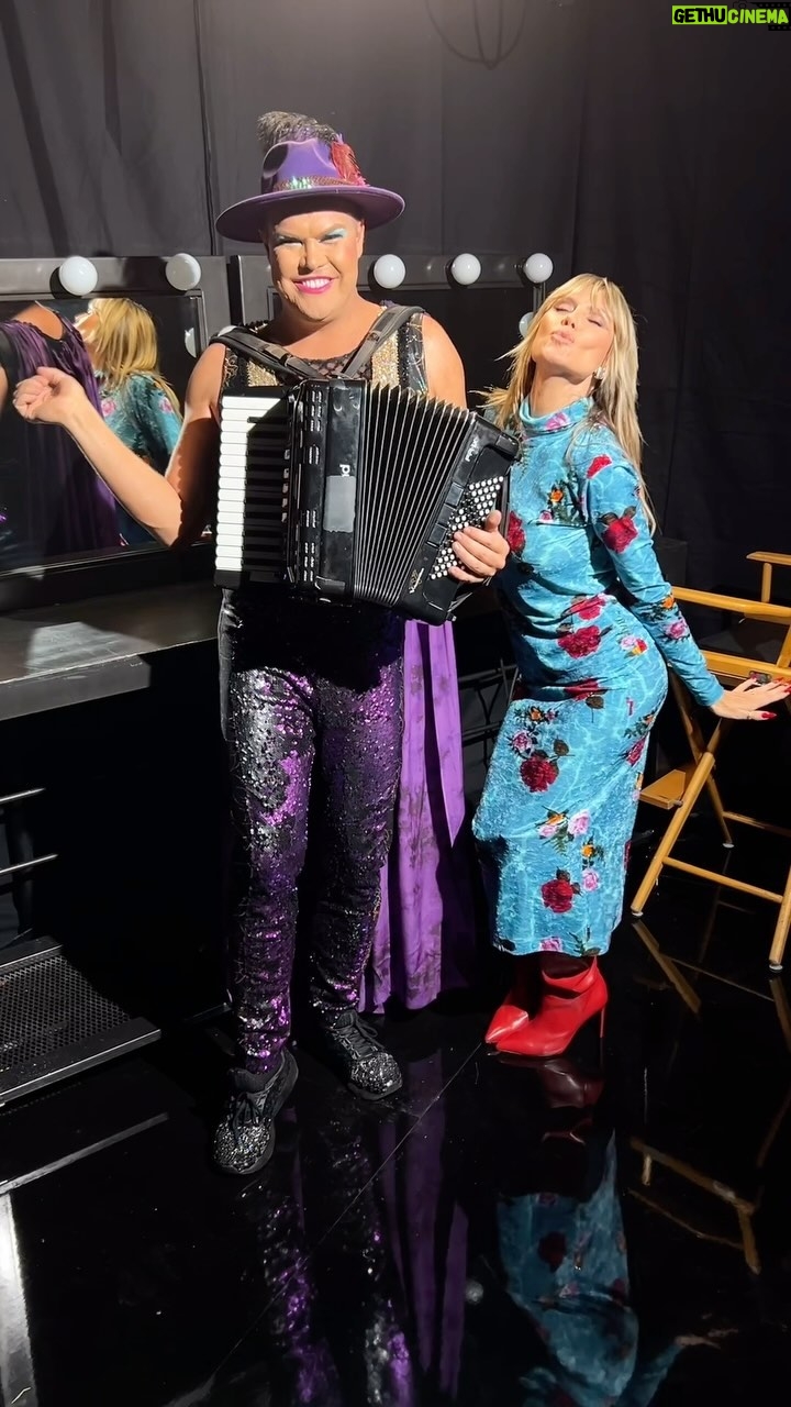 Heidi Klum Instagram - WUNDERBAR 🪗 love uuuuuuu @accordionhans #AGT