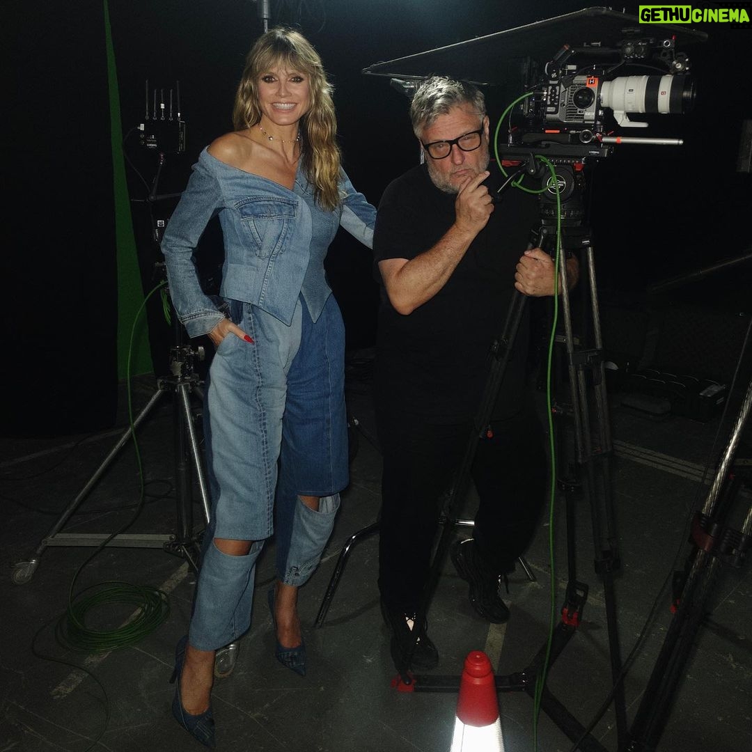 Heidi Klum Instagram - I am trying hard with my posing âĶ. but you clearly win this one ðĨðŽðĪŠðð @rankinarchive GNTM