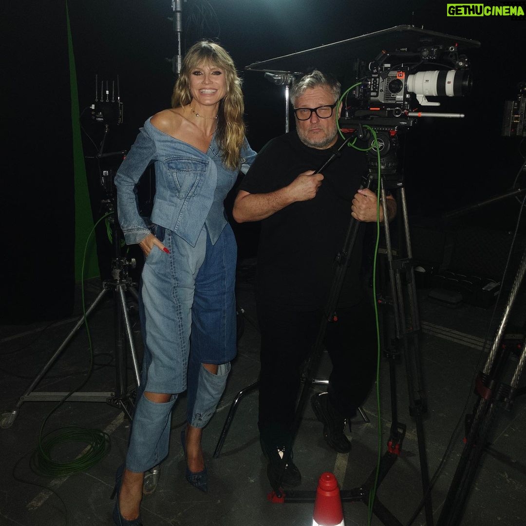 Heidi Klum Instagram - I am trying hard with my posing âĶ. but you clearly win this one ðĨðŽðĪŠðð @rankinarchive GNTM