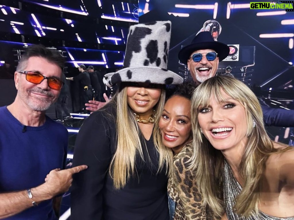 Heidi Klum Instagram - Are you ready for our #AGT Finale?!?! It starts in one hour!! 🥳 @iamtherobins 🥳 @sheilaedrummer