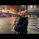 Hengame Ghaziani Instagram - آغوش تو امن ترین نقطه جغرافیای جهان من است . امن ، آرام . سی و پنج سال افتخار « مادر » بودن تورا دارم ای رویای همیشه اساطیری من . ای رفیق بی کلک ، ای مامن زیبا ، ای معنای اراده و آگاهی و خرد . تو به من فرصت بیداری دادی ، بیداری عظیم از خواب زمستانی زمین . تو با دانه های برف زاده شدی و زیباتر از عشق تو ندیدم به عمر . تو در میان وسعت سپید برف مرا عاشق کردی ، مادر شدم بتو و وطن و مردم . همه اینهارو تو به من آموختی . ای معجزه روشن زندگیم ، قلبت را دستانت را میبوسم که کالبد مرا برای زیستن و تولد انتخاب کردی . پسرم ، کلمه «امید » را تو در اتشکده زندگی من شعله ور ساختی . برای تمام بودنت قدردان زندگیم . دی معنای توست . تجسم اراده و پشتکار و موفقیت تو آموزگار من بودی و خواهی بود تا روزیکه زنده ام ✨