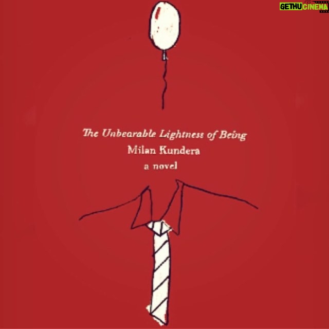 Hengame Ghaziani Instagram - The Unbearable Lightness of Being بار هستي نويسنده: Milan Kundera كارگردان: Philip Kaufman آهنگساز: Leos Janacek این رمان با عنوان «بار هستی» توسط پرویز همایون پور ترجمه شده‌است. مترجم در علت این نام‌گذاری در مقدمه‌ی کتاب ذکر کرده: «عنوان کتاب در اصل «سبکی تحمل‌ناپذیر هستی» بوده که اندیشه‌ی زیربنایی و دورنمایانه‌ی رمان است. ولی چون این عنوان تنها پس از مطالعه‌ی رمان مفهوم می‌گردد، مترجم بار هستی را برگزید»