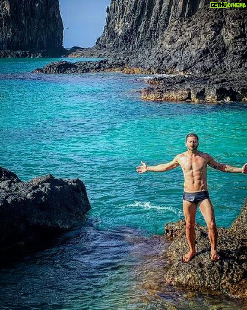 Henri Castelli Instagram - Avisa lá Noronha que não vai demorar pra gente colocar na ilha mais linda do mundo!! São Paulo, Brazil
