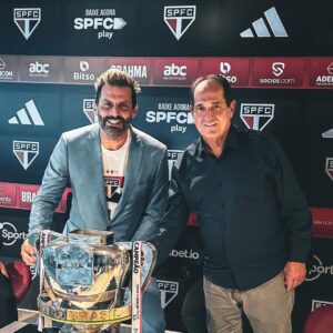 Henri Castelli Instagram - Você eh Gigante! Um dos responsáveis por eu torcer por esse time, e por me Inspirar a ser mais profissional ainda e sabe porque? 

 Porque “AQUI EH TRABALHO” @muricyramalhoreal 

" …O Grande mestre é aquele que ilumina a nossa maestria
interior.."