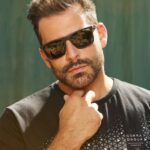 Henri Castelli Instagram - Estilo e proteção sempre no estilo. 😎 Complete seu visual com a elegância Cobra d’agua! ✨ . . Henri Castelli e Cobra D’agua 🕶 . . #ÓculosDeSol #EstiloIncomparável #Cobradagua #henricastelli #lançamento