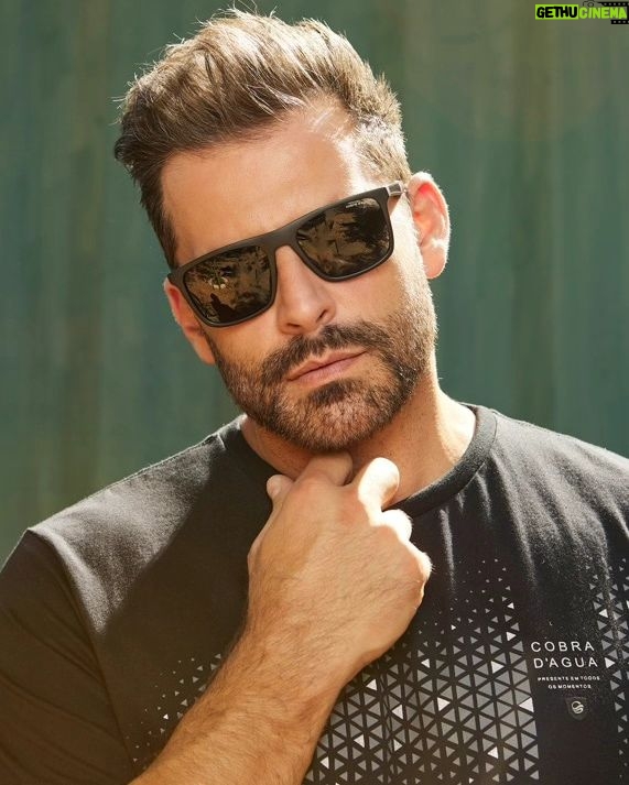 Henri Castelli Instagram - Estilo e proteção sempre no estilo. 😎 Complete seu visual com a elegância Cobra d’agua! ✨ . . Henri Castelli e Cobra D’agua 🕶 . . #ÓculosDeSol #EstiloIncomparável #Cobradagua #henricastelli #lançamento