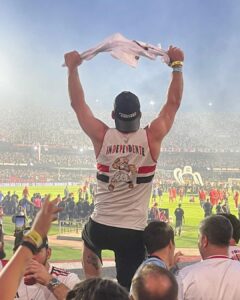 Henri Castelli Instagram - Simples assim!! Simplesmente entrar pra história!! #comoteamotricolor #saopaulofc🇾🇪 PIC by @car Estádio Cícero Pompeu de Toledo
