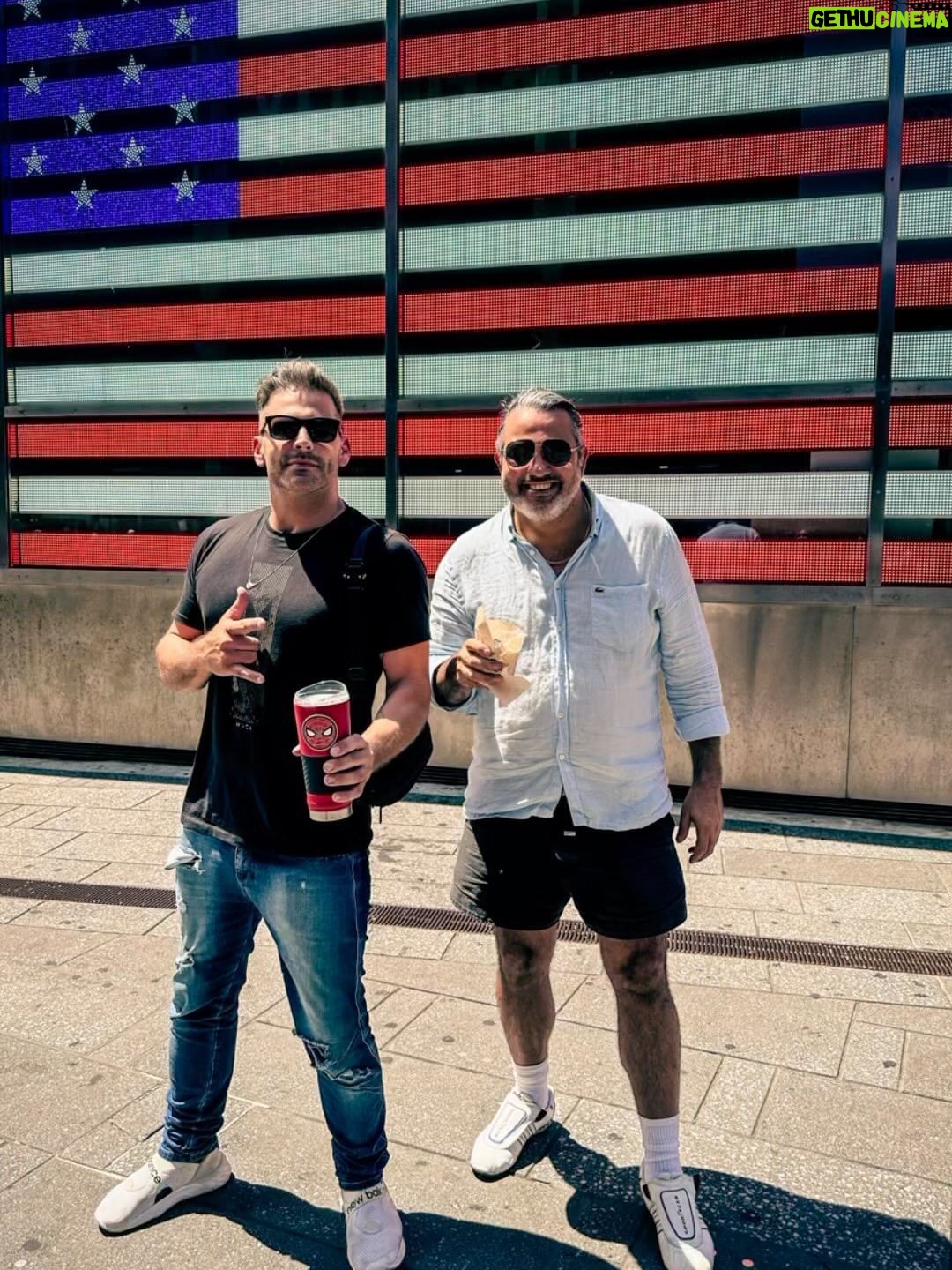Henri Castelli Instagram - Best friend may not be my brother blood, but he’s ay brother by heart.. love #NYC #nyfuckingcity ☀️☀️🙏🏻🙏🏻💛💛🔥 Manhattan, New York