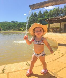 Henri Castelli Instagram - O pai é o primeiro amor de uma filha e o primeiro herói de um filho. Dia mais importante pra mim está chegando!! #diadospais❤️