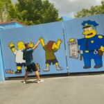 Henri Castelli Instagram - Hoje foi dia de Universal Orlando! Fomos conferir as novidades anunciadas pelo @universaldestinationsbrasil no Universal Studios Florida. A Minion Land é simplesmente sensacional! Ela já está pronta e sua mais nova atração, Villain-Con Minion Blast, que é super familiar e interativa, em soft open. Super legal! Amei o Blaster. A outra novidade anunciada hoje foi a nova DreamWorks Animation Land. Nova área temática no Universal Studios Florida que vai ficar no lugar da KidZone do pica pau que fechou no início desse ano. A Universal Orlando está remodelando toda a área trazendo novas experiências e novo entretenimento familiar com novas atrações temáticas e interativas que darão vida a franquias populares como shrek, trolls e King Fu Panda. Será uma área repleta de personagens amados da DreamWorks Animation, com previsão de inauguração em 2024. 😃 A Universal Orlando não está de brincadeira não! Esse ano abriu a Minion Land ✅ Ano que vai inaugurar a nova área temática DreamWorks Animation ✅ Em 2025 o novo parque temático EPIC Universe✨✨ Estou hospedado no Sapphire Falls Resort à convite da @kaluahtours e @fabianaatourinho mostrando nos stories todos os benefícios de se hospedar em um dos três resorts Premier do complexo que oferecem transporte gratuito de Water Taxi, Early Park Admission e o Express Pass Unlimited, que vale para todos os dias da estadia, incluindo dia do check in e do check out, para todos do quarto. Universal tá dando um show! Quem está pronto pra viver todas essas emoções? @revistaorlandowish Orlando, Florida