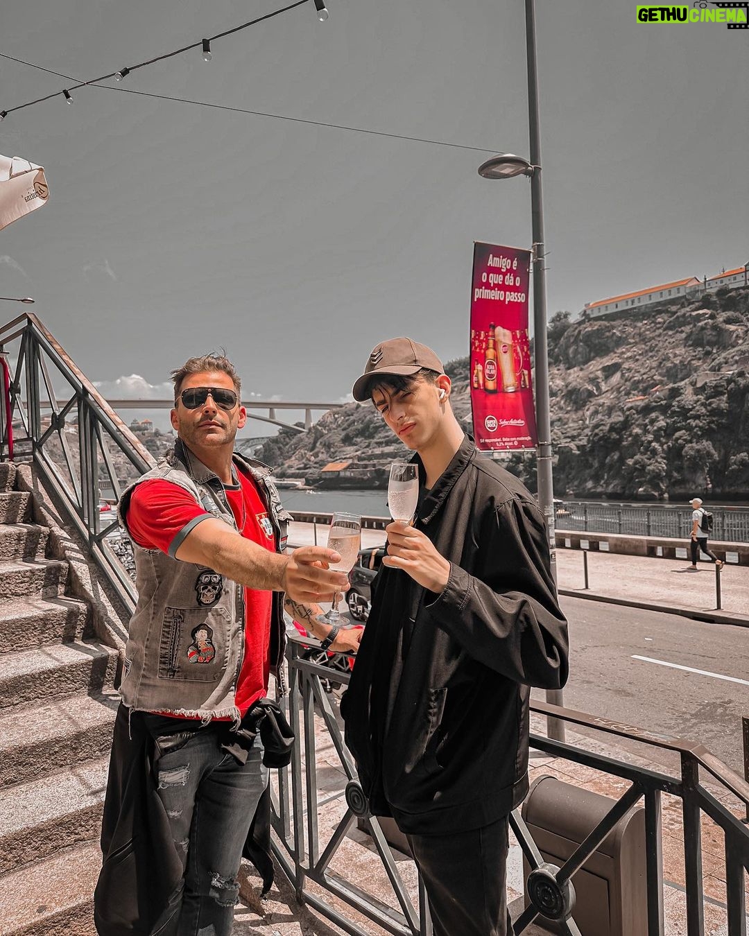 Henri Castelli Instagram - Descobri o que é amor de verdade depois que meu filho nasceu. Te amo @biggestfonzie ❤️❤️❤️🇵🇹🇵🇹🇵🇹🇵🇹 Porto, Portugal