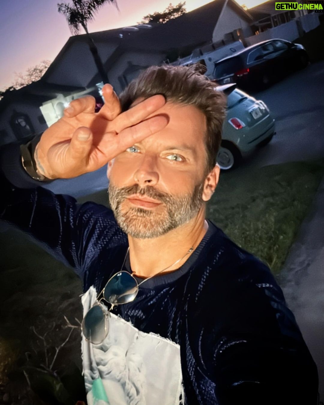 Henri Castelli Instagram - Aprovecha el domingo para hacer todo aquello que te llena el alma. ¡Buenos días!!!!! Miami Beach, Florida