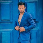 Henri Castelli Instagram - feel blue #door #bluesuit💙 São Paulo, Brazil