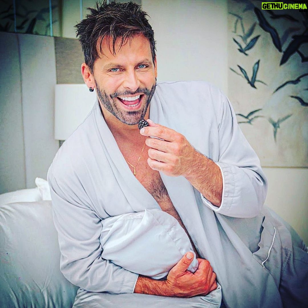 Henri Castelli Instagram - A fé torna as coisas possíveis, não fáceis. Bom dia! ☀️ - #ficaadica