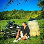 Henri Castelli Instagram - Na estrada com minha parceira @hondamotosbr #goldwing1800 na vinícola @vinicolavillasantamaria #rolezinhodiferente #vinicola #paz #amor #