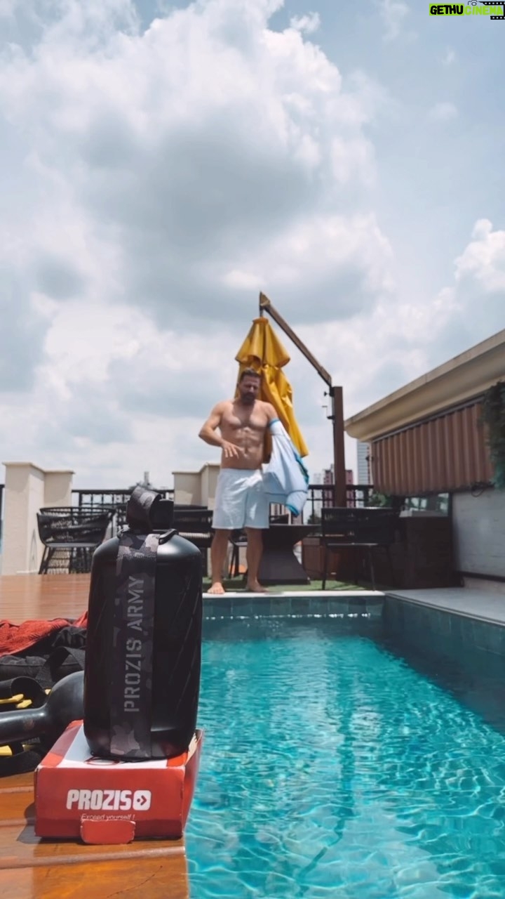 Henri Castelli Instagram - Aproveito para lembrar vocês do quão importante é manter-se hidratado. Eu sempre carrego o shaker da Prozis comigo. Venha conhecer meu mundo! Venha conhecer a Prozis! Cupão de desconto: CASTELLI para 10% + ofertas @prozis #prozis #prozisportugal