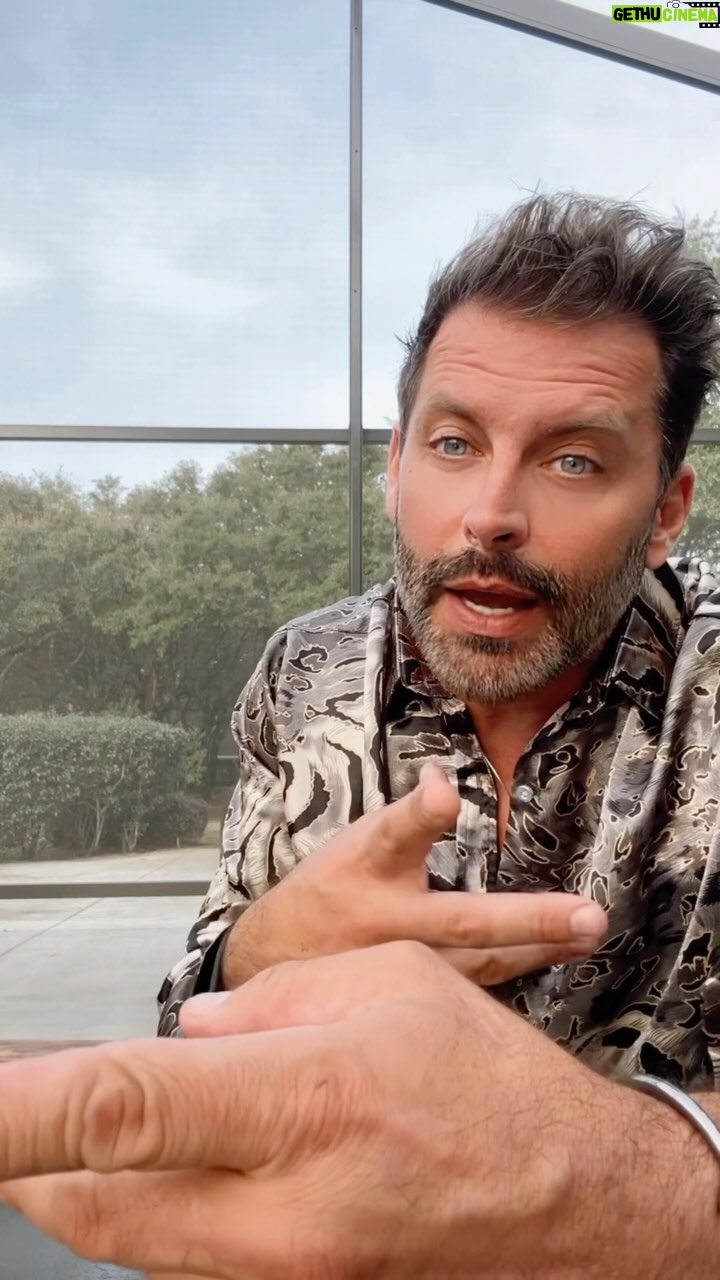 Henri Castelli Instagram - Dia de aniversário, e teve entrevista sobre empreendedorismo! Respondendo a pergunta do meu compadre “ Qual a vantagem de ter ser próprio negócio” 🤣🤣🤣🤣🤣 Gulf Shores, Alabama