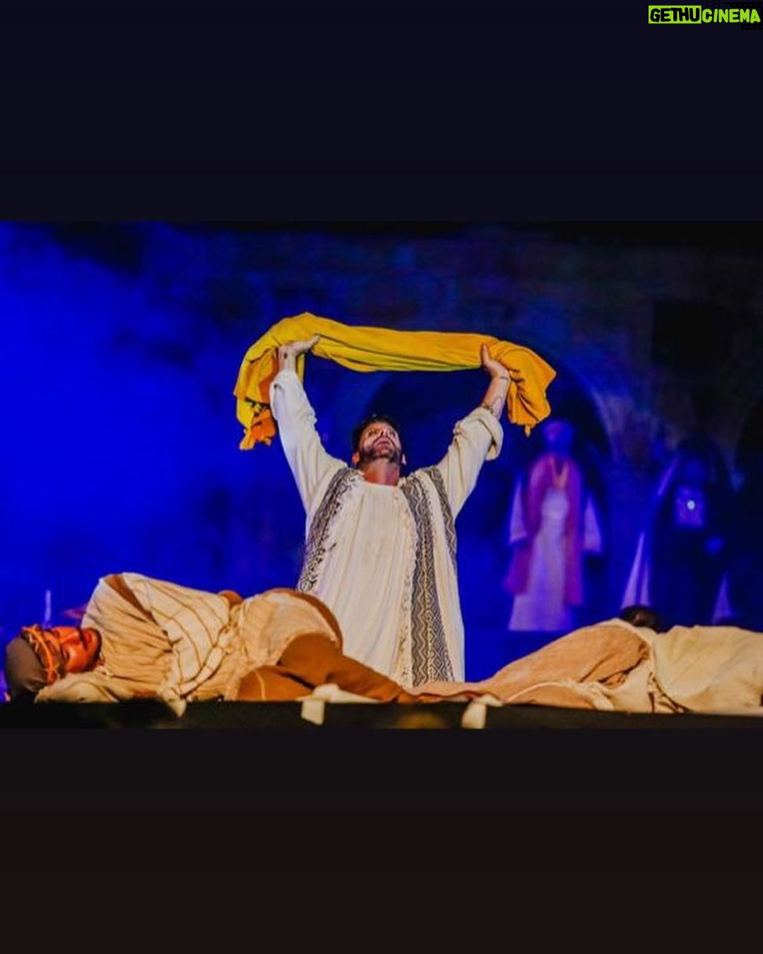 Henri Castelli Instagram - Eu sou a ressurreição e a vida. Quem crê em mim, ainda que morra, viverá; e quem vive e crê em mim nunca morrerá. - "O MEU MANDAMENTO É ESTE: AMEM-SE UNS AOS OUTROS COMO EU OS AMEI! #sextafeirasanta ❤️❤️❤️🙏🏻🙏🏻🙏🏻- - Obrigado a @prefjoaopessoa @funjopeoficial @iconehub @thatimanzan @treissealvarez @antonioalcantara1 Toinho @antonioalcantara1 @nelsonalexandrejp @juceliajmf Joao Pessoa - Paraiba - Brasil