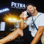 Henri Castelli Instagram - Finalizando mais um Carnaval …. Obrigado @cervejapetra pelo melhor carnaval de todos os tempos @camarotesalvadoroficial #petranafolia #bebacomsabedoria Camarote Salvador