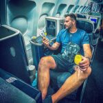 Henri Castelli Instagram - Agora eh oficial!! Acabaram mini férias!!! Voltando pra Miami com @azulinhasaereas sempre pontual e com a melhor equipe e o melhor VINHO ( óbvio) das CIA’s valeu!!🙏🏻