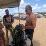Henri Castelli Instagram - Melhor presente do mundo eh fazer oq eu amo junto com a menininha mais linda da minha vida, porque ser pai é uma opção para o homem. E ser Homem é um dever de todo Pai. Ser pai é uma missão, não um acidente. Que Deus abençoe todos os Pais e mães!! Muito obrigado por tudo @jobsonflor @judespirito Ilha De Fernando De Noronha