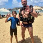 Henri Castelli Instagram - Melhor presente do mundo eh fazer oq eu amo junto com a menininha mais linda da minha vida, porque ser pai é uma opção para o homem. E ser Homem é um dever de todo Pai. Ser pai é uma missão, não um acidente. Que Deus abençoe todos os Pais e mães!! Muito obrigado por tudo @jobsonflor @judespirito Ilha De Fernando De Noronha