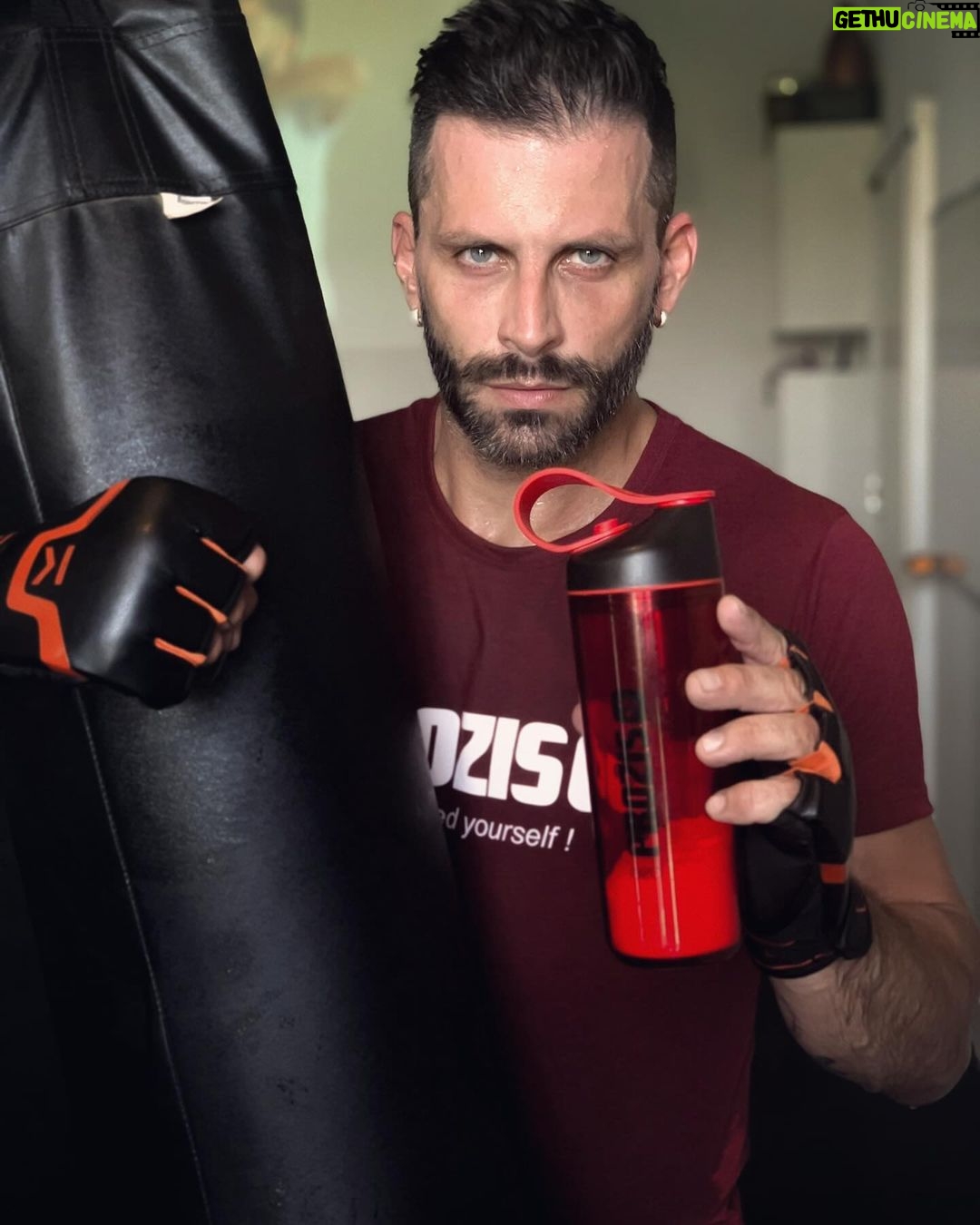 Henri Castelli Instagram - Sábado também eh dia de bater um treino e junto com a @prozis fica mais fácil e especialmente os resultados em alto nível!! Miami Beach, Florida
