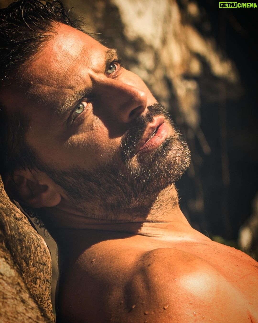 Henri Castelli Instagram - Na vida todos temos um segredo inconfessável, um arrependimento irreversível, um sonho inalcançável e um amor inesquecível. #boraviverboraserfeliz