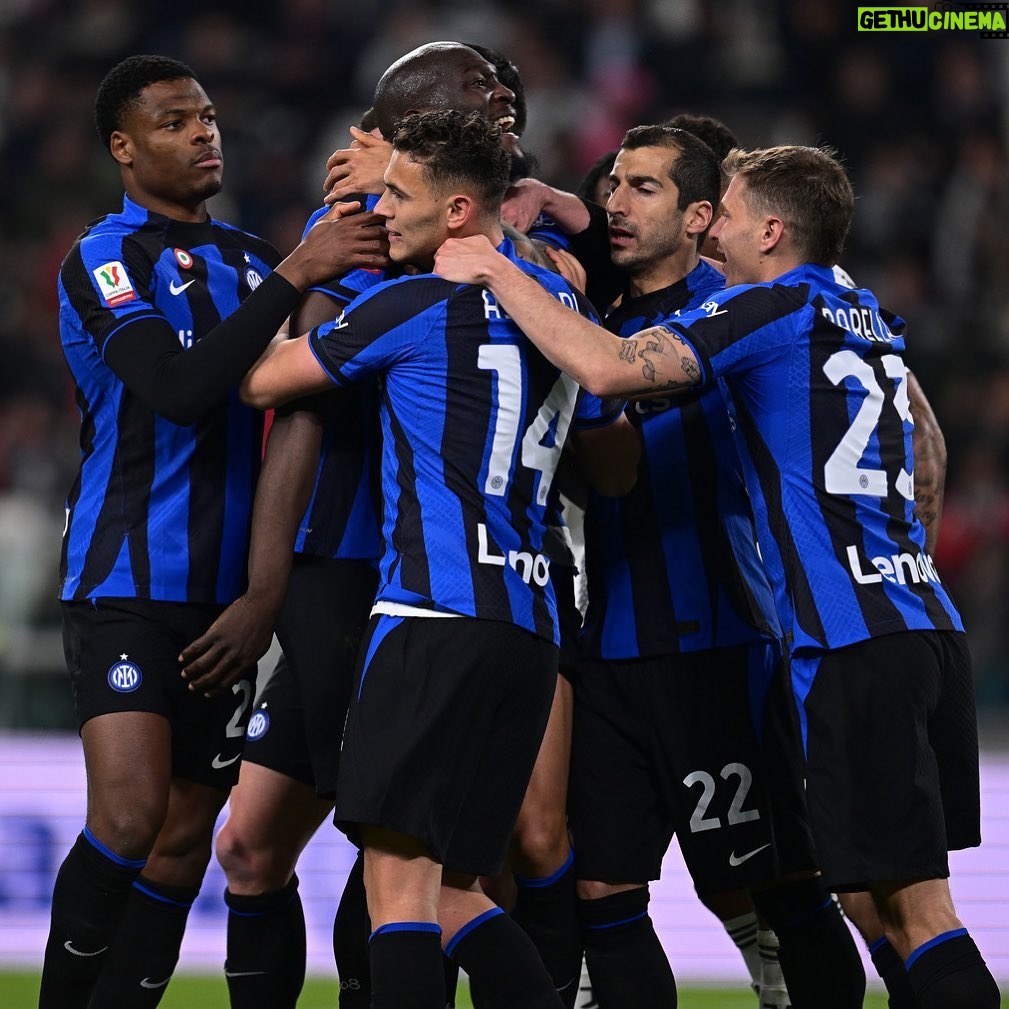 Henrikh Mkhitaryan Instagram - Insieme siamo forti🦾⚫️🔵 #forzainter #juveinter #juventusinter #coppaitalia #coppaitaliafrecciarossa #semifinal Allianz Stadium Juventus Torino