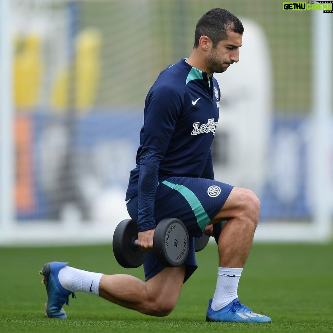 Henrikh Mkhitaryan Instagram - Training hard🦾🏋🏻 #forzainter #training #football #micki #adidas