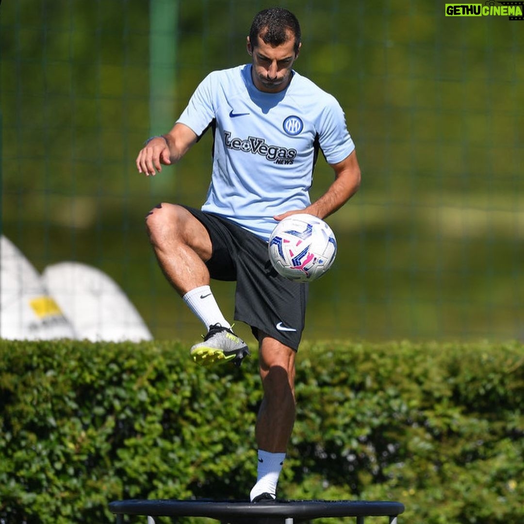 Henrikh Mkhitaryan Instagram - 😉💙📷 #ForzaInter #Sempre