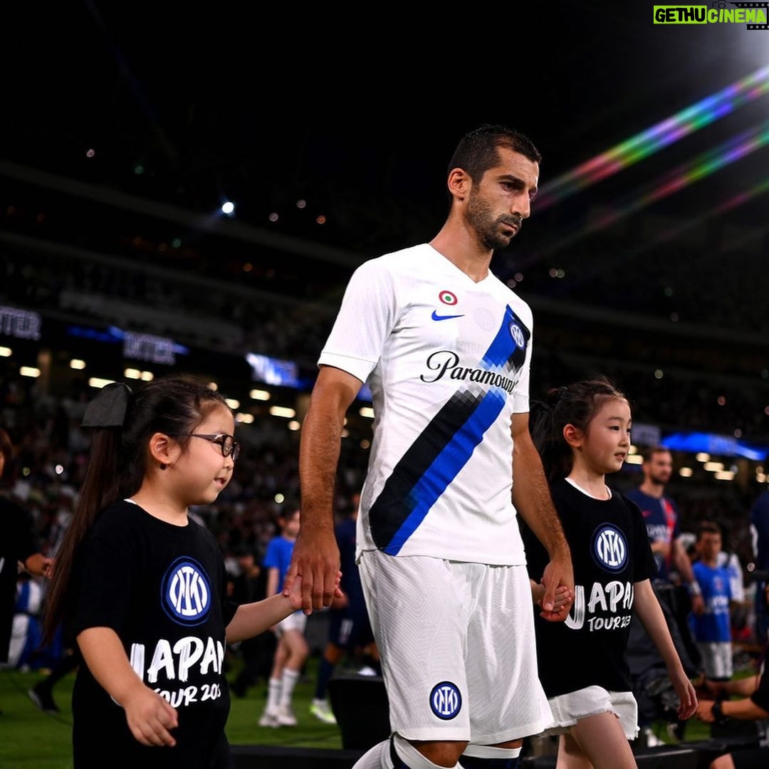 Henrikh Mkhitaryan Instagram - Thank you #Japan for such a warm welcome in our preseason tour. Arigatō Nihon !! 🇯🇵🖤💙#forzainter #intertourjapan2023 @inter