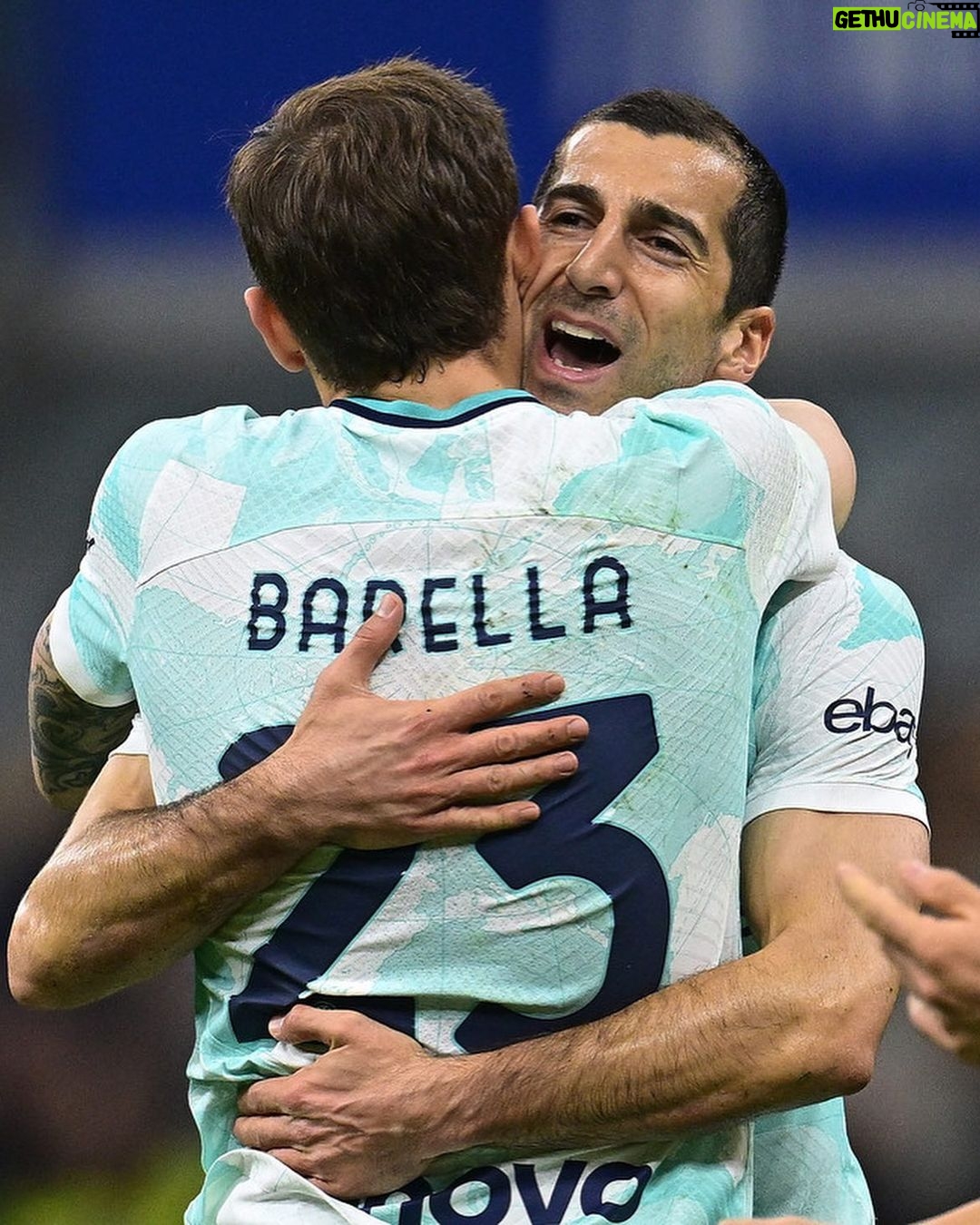 Henrikh Mkhitaryan Instagram - Enjoyed the win tonight?That‘s our spirit!😉💪🏼⚽️⚫️🔵 #winners #interlecce #inter #seriea Stadio San Siro