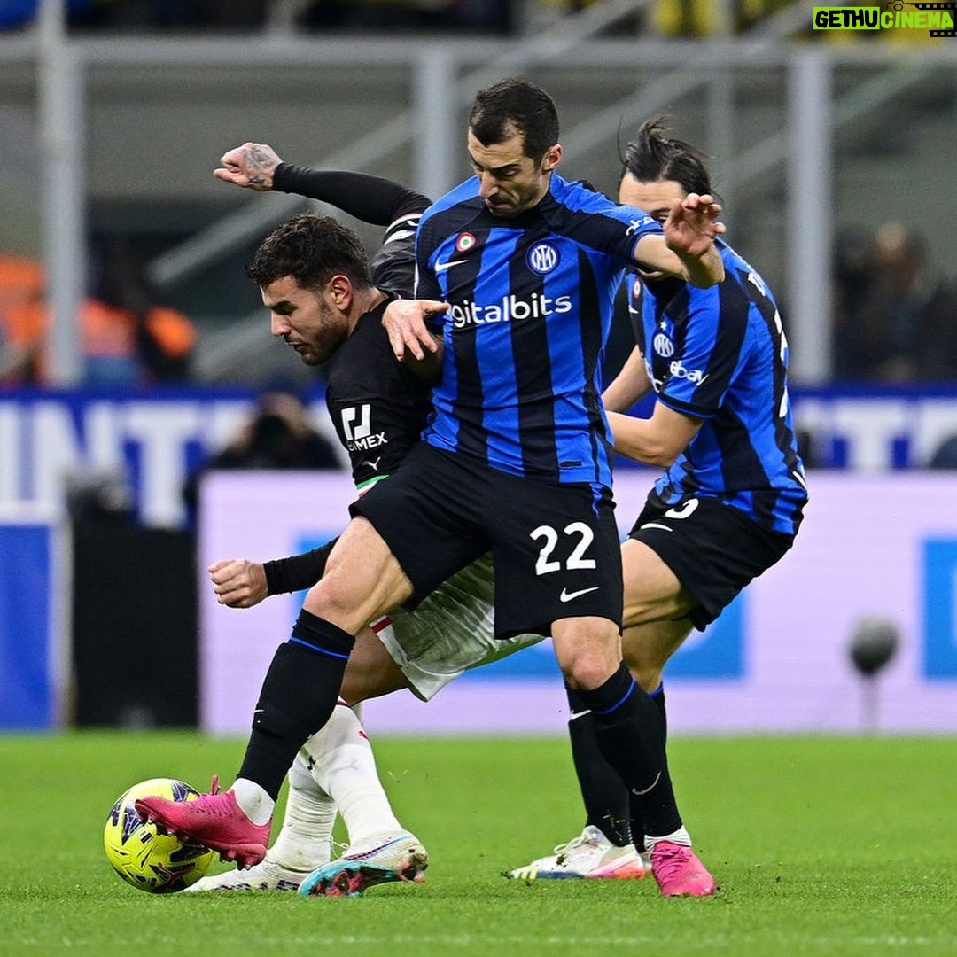 Henrikh Mkhitaryan Instagram - NERAZZURRO - the colors of Milan! 🖤💙 #derbymilano #forzainter Stadio San Siro