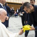 Henrikh Mkhitaryan Instagram - It was an honor for me to meet His Holiness Pope Francis, and to contribute, together with world renown players, to his global effort in promoting peace in the world. Match for Peace, 14 November 2022 @weplay.forpeace @scholasoccurrentes Vaticano Roma Italy