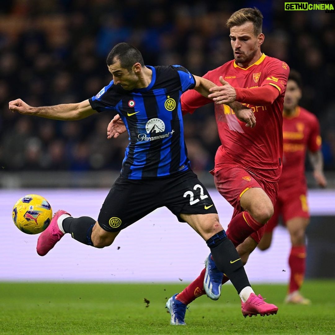 Henrikh Mkhitaryan Instagram - Christmas Win✨🤩💪🏼⚫️🔵 #InterLecce #ForzaInter #seriea #christmas #vibes Stadio Giuseppe Meazza, San Siro, Milano